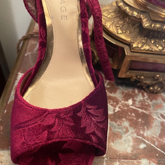 Designer Rampage Burgundy Velvet Wedge Sandal, Never worn - Picture 7 of 9